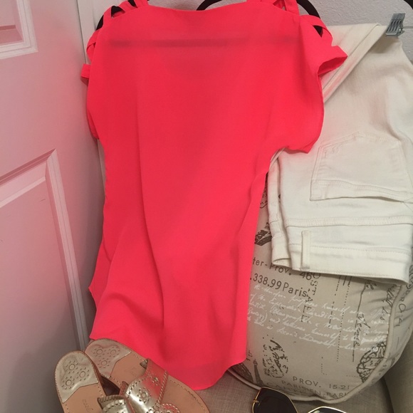 ✨Express Hot Pink Top, Size XS - Picture 2 of 5